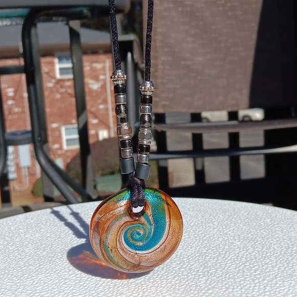 Multi Colored glass pendant beaded necklace - Picture 6 of 6